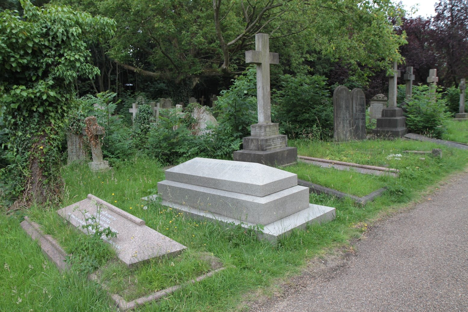 Joseph%20Lister%27s%20tomb%2C%20London%20-%2001.JPG
